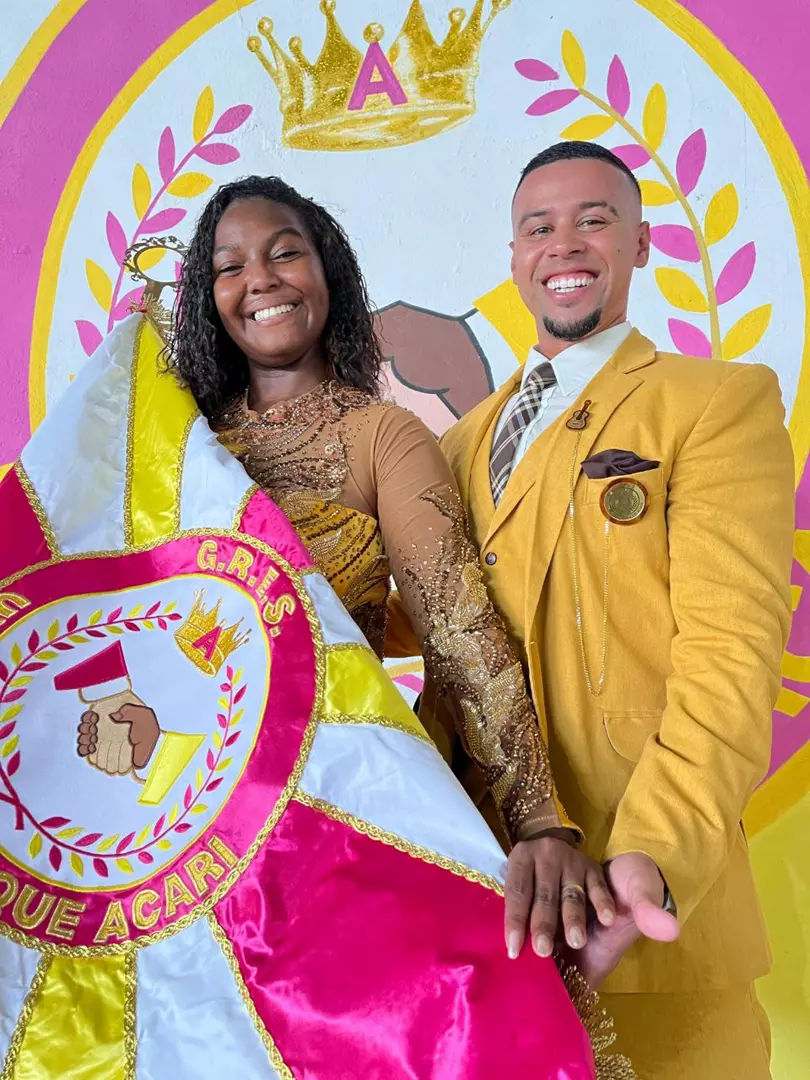 União do Parque Acari renova com o primeiro casal de Mestre-Sala e Porta-Bandeira para o Carnaval 2026